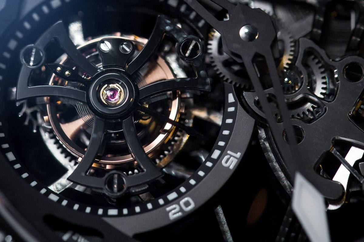 Roger Dubuis Excalibur Spider Skeleton Flying Tourbillon watch SIHH 2015 close up tourbillon