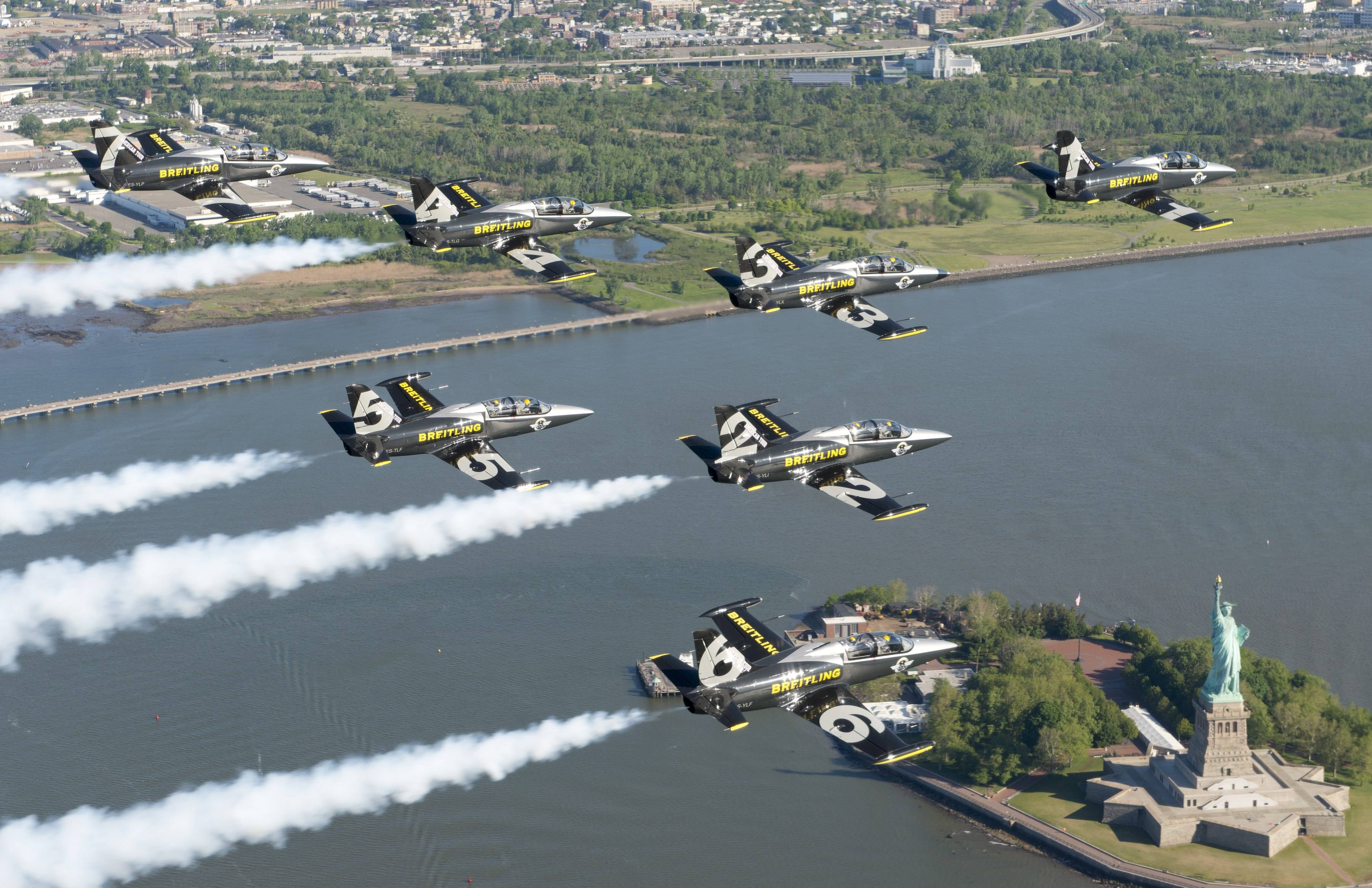 See the Breitling Jet Team’s Iconic Flight Around Lady Liberty