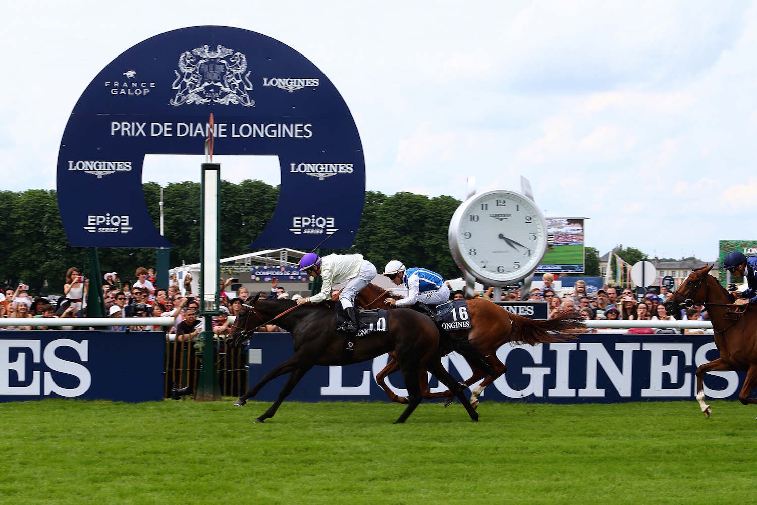 Celebrating Elegance with the Prix de Diane Longines at the Magnificent Chantilly Racecourse