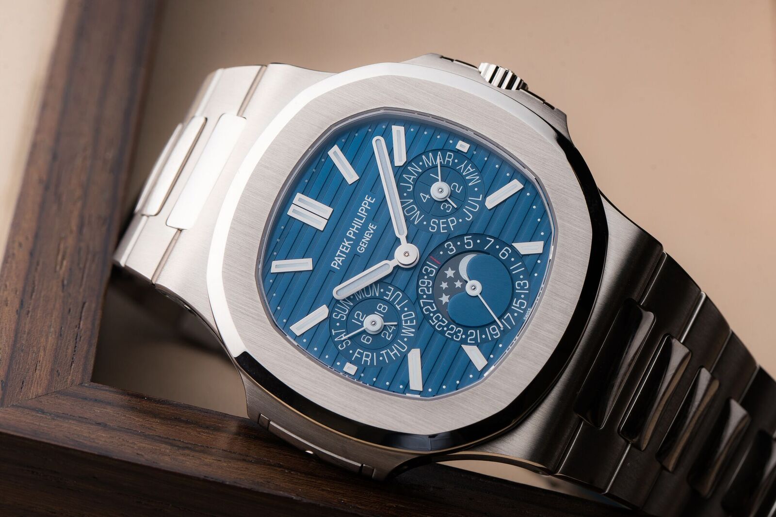 Haute Complication: Patek Philippe Nautilus Perpetual Calendar