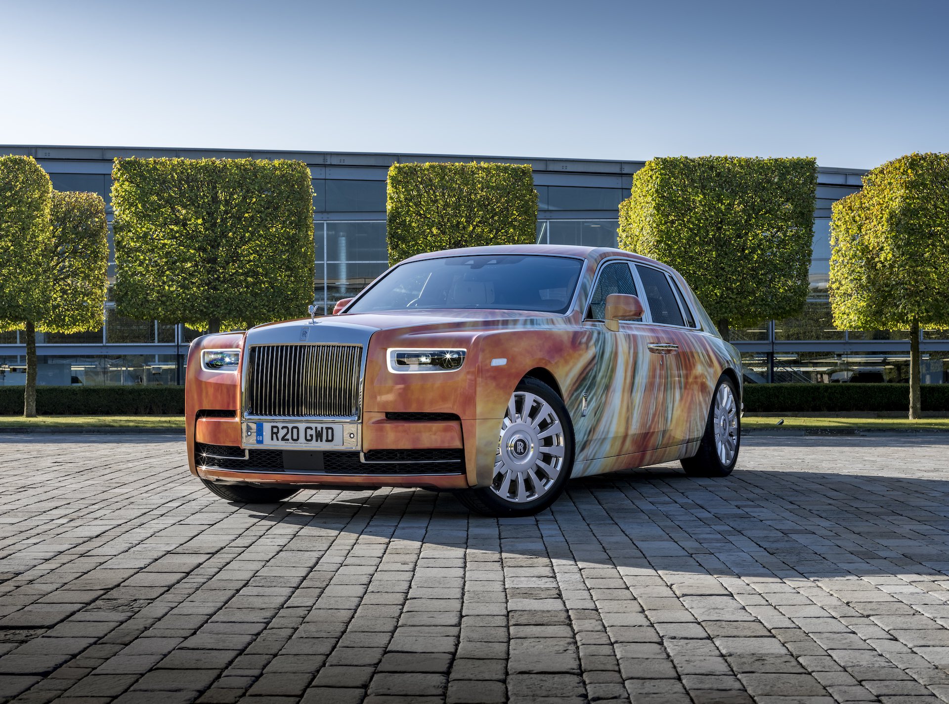 Rolls-Royce’s Evelina Art For Allergy x Dine On The Line Raises Over $2 Million