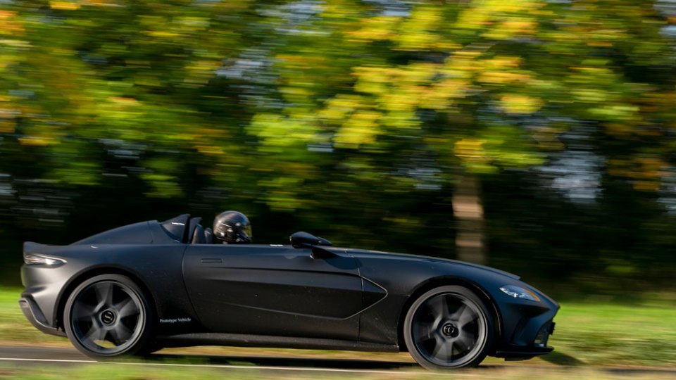 Aston Martin V12 Speedster