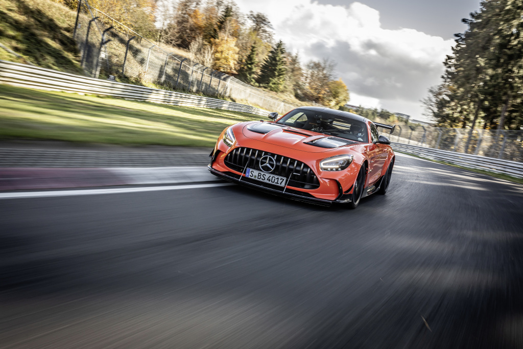 Mercedes-AMG GT Black Series (Kraftstoffverbrauch kombiniert: 12,8 l/100 km, CO2-Emissionen kombiniert: 292 g/km), 2020, Outdoor, Nürburgring Nordschleife, AMG magmabeam Mercedes-AMG GT Black Series (combined fuel consumption: 12,8 l/100 km, combined CO2 emissions: 292 g/km), 2020, Outdoor, Nürburgring Nordschleife, AMG magmabeam