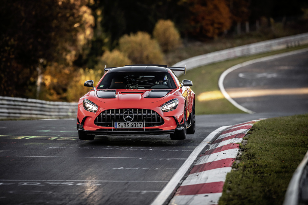 Mercedes-AMG GT Black Series (Kraftstoffverbrauch kombiniert: 12,8 l/100 km, CO2-Emissionen kombiniert: 292 g/km), 2020, Outdoor, Nürburgring Nordschleife, AMG magmabeam Mercedes-AMG GT Black Series (combined fuel consumption: 12,8 l/100 km, combined CO2 emissions: 292 g/km), 2020, Outdoor, Nürburgring Nordschleife, AMG magmabeam