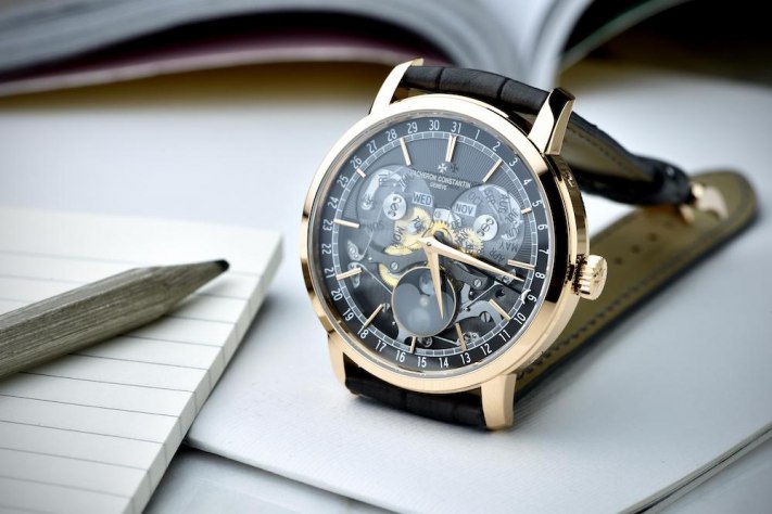 vacheron-constantin-traditionnelle-complete-calendar-openface-an-open
